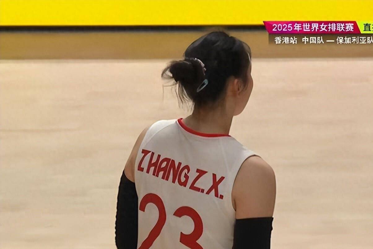 中国女排轻松击败曼联晋级半决赛，竞技爆发！